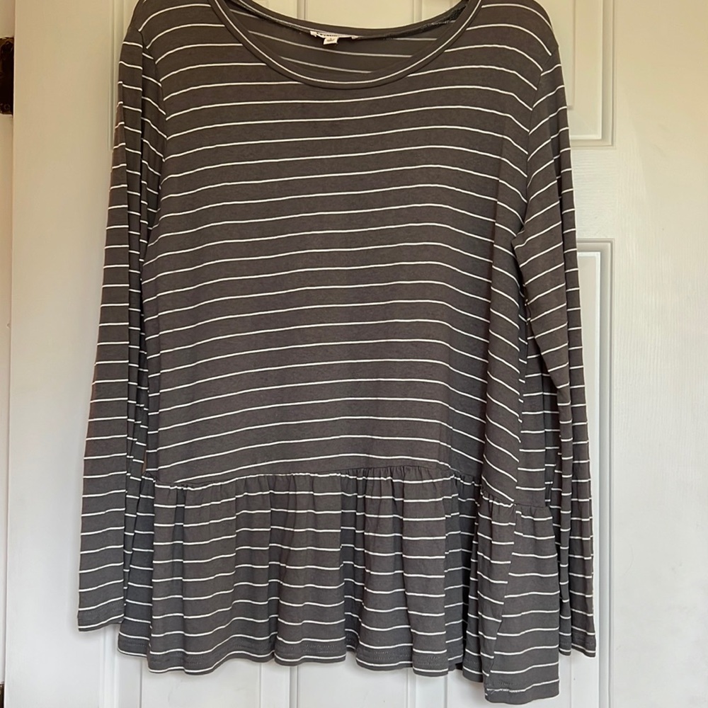 Long sleeve T-shirt with ruffle hem